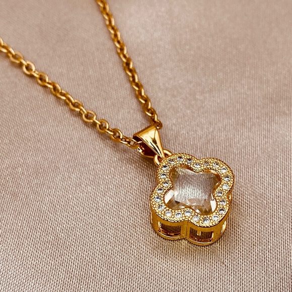 Luzy Jewelry Jewelry - 18K Gold Titanium Lucky Clover Simulated Diamonds Pendant Dainty Chain Necklace